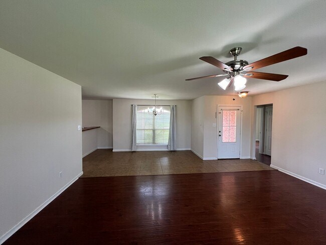 Building Photo - Livingston Trace Gem