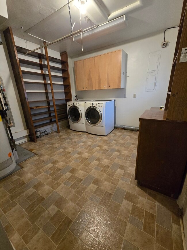 Building Photo - 105 W Willman St