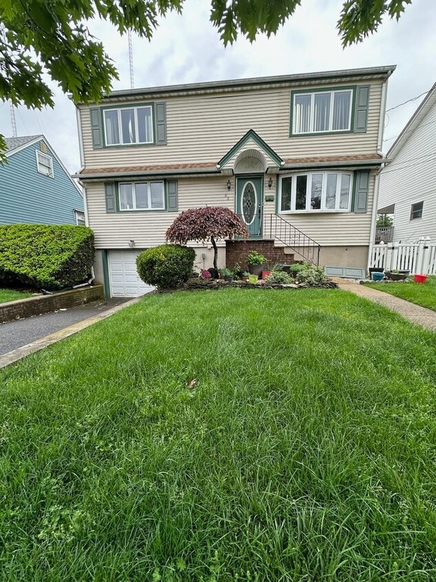 Primary Photo - 83 Huber St