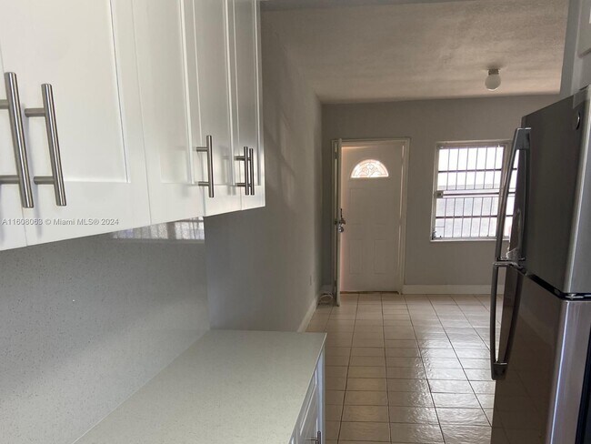 Foto del edificio - 3490 SW 9th St