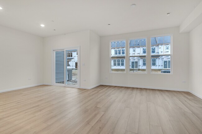 Foto del edificio - 5913 Hawkweed Dr