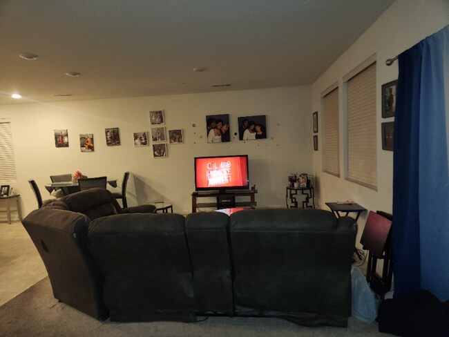 Building Photo - 2215 S Vista St