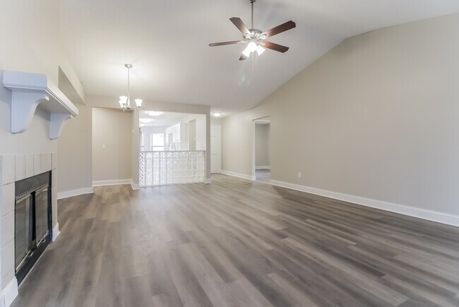 Foto del edificio - 468 Holbrook Cir