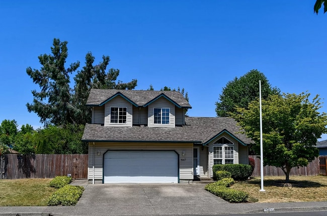 Building Photo - 547 NE 27th St