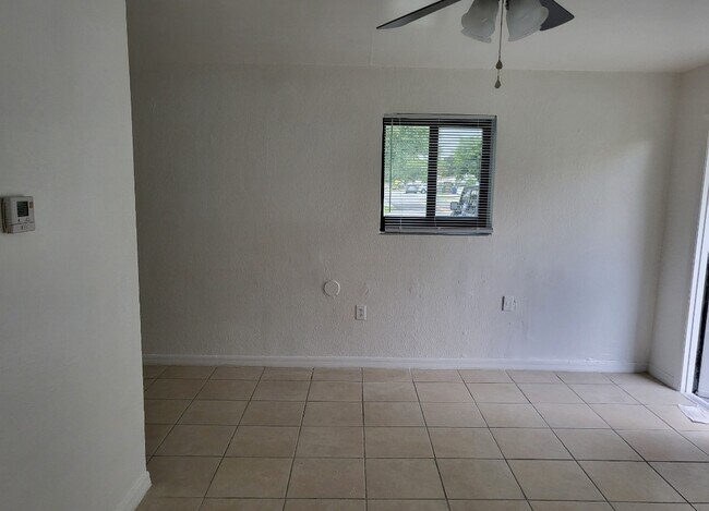 Foto del edificio - 308 NW 5th Ter