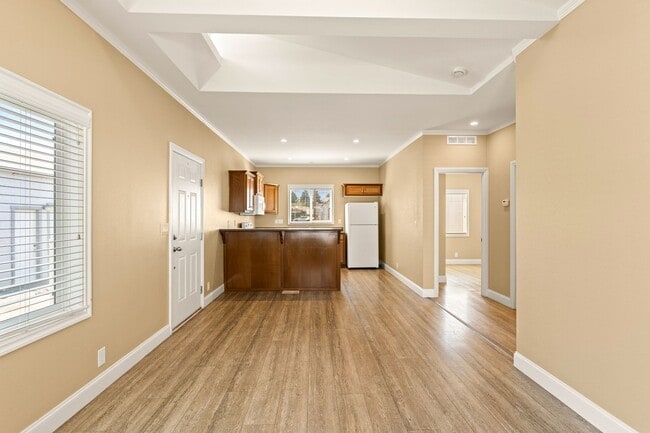 Building Photo - Move-In Ready! A Bright & Open Designer Co...