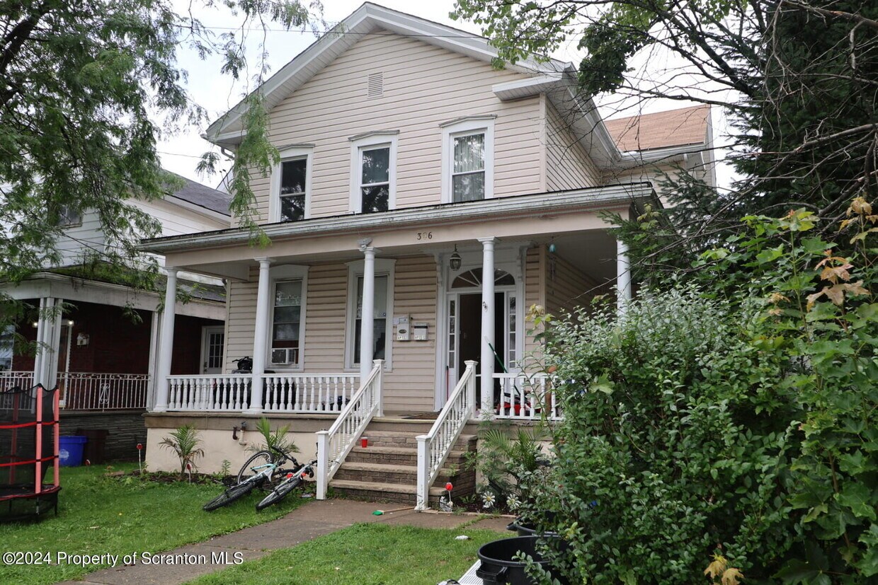 Primary Photo - 306 S Hyde Park Ave