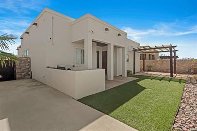 Foto del edificio - Corner Single Story 4 bedroom 2.5 bathroom.