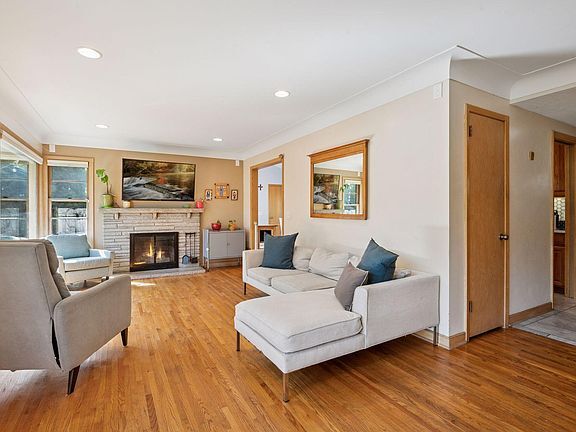 living room - 2307 Harding St NE
