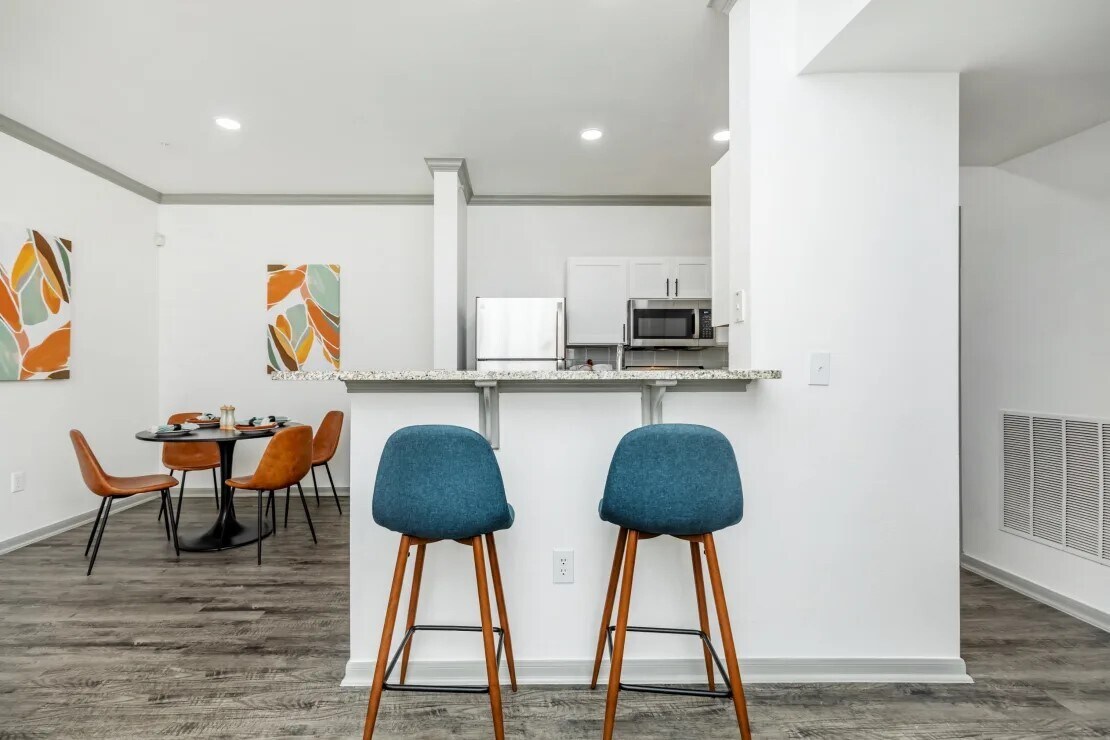 Foto principal - 9914 Military Dr W