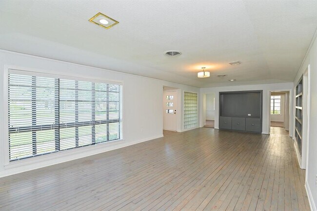 Foto del edificio - 3742 Charleston St