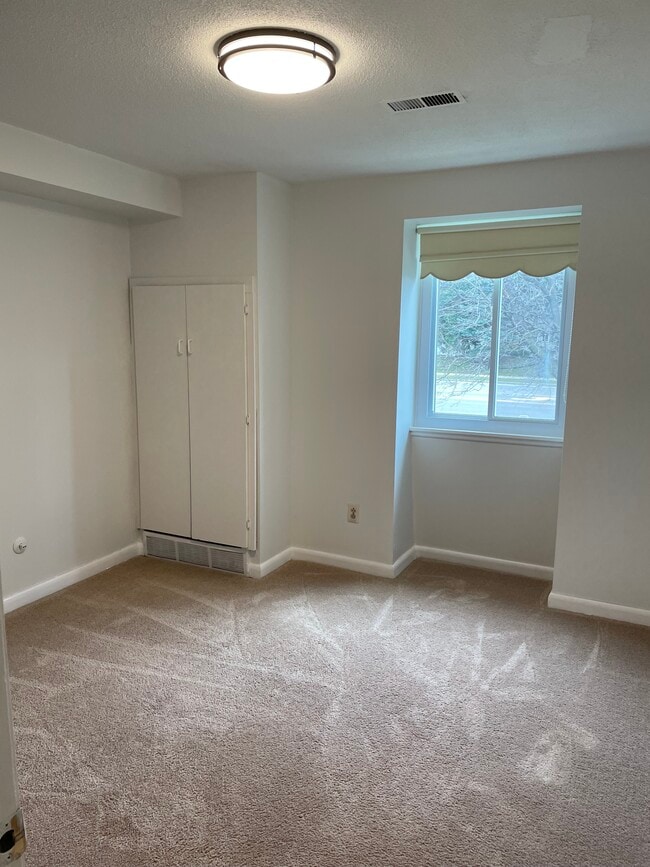 Junior bedroom. - 1 Cambridge Sq