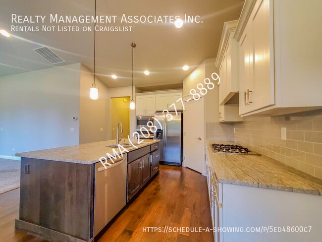 Building Photo - 11277 W Portola St