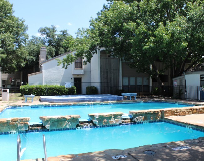 Trinity Meadows Condominiums Apartments Dallas, TX