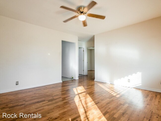 Building Photo - 2 br, 1 bath House - 1218 E 10th