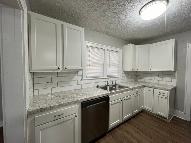 Building Photo - 947 Oakcrest St SW