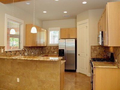 Foto del edificio - UT PRE-LEASE: Beautiful, Recently Construc...