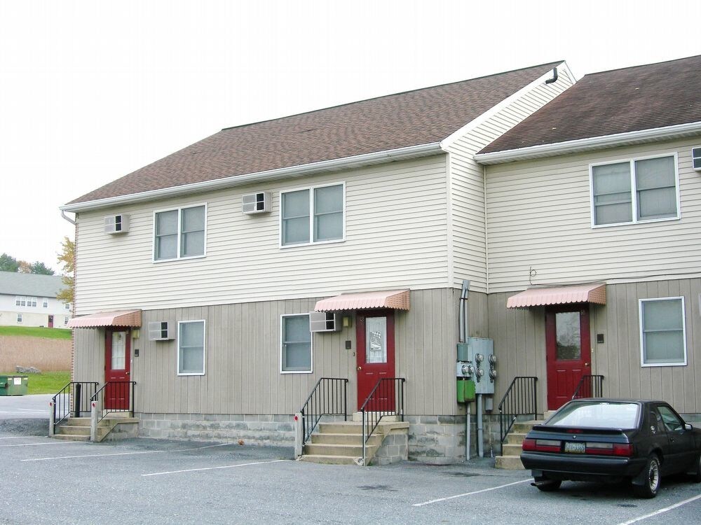 61 W Church St Unit 1, Denver, PA 17517 Room for Rent in Denver, PA