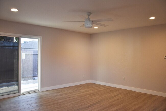 Building Photo - La Veta (830-836)