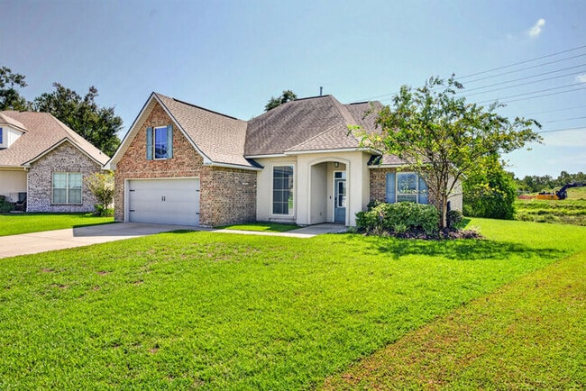Building Photo - 15034 Belhaven St