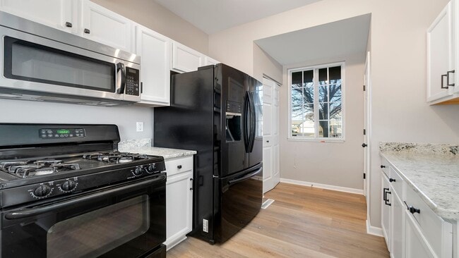 Building Photo - 7495 Thomas Dr