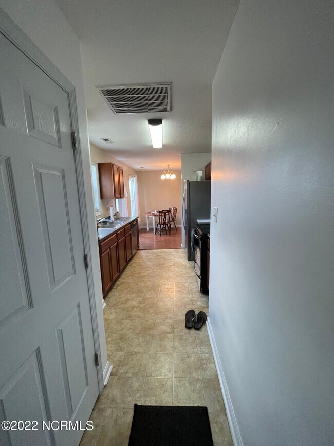 Foto del edificio - 303 Brittney Ct