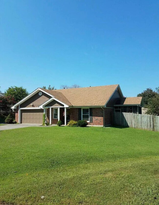 Foto del edificio - Knoxville 37922 - 3 bedroom, 2 bath home -...