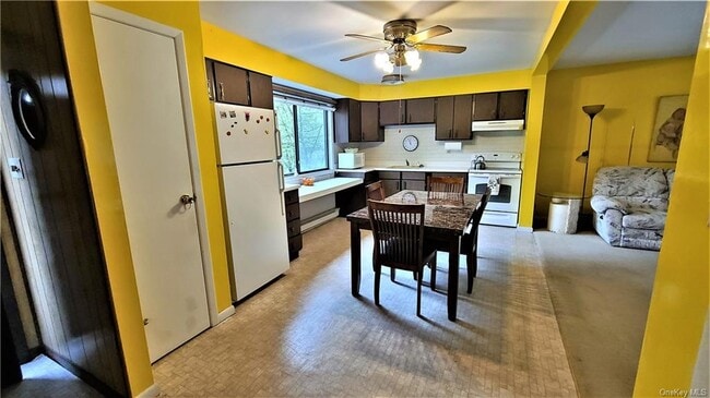 Building Photo - 52 Medallion Rd