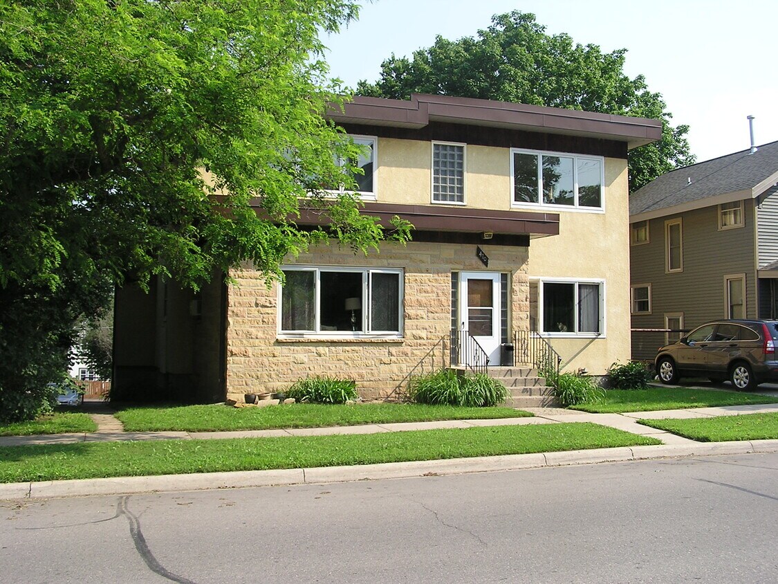 Primary Photo - 410 W Pleasant St