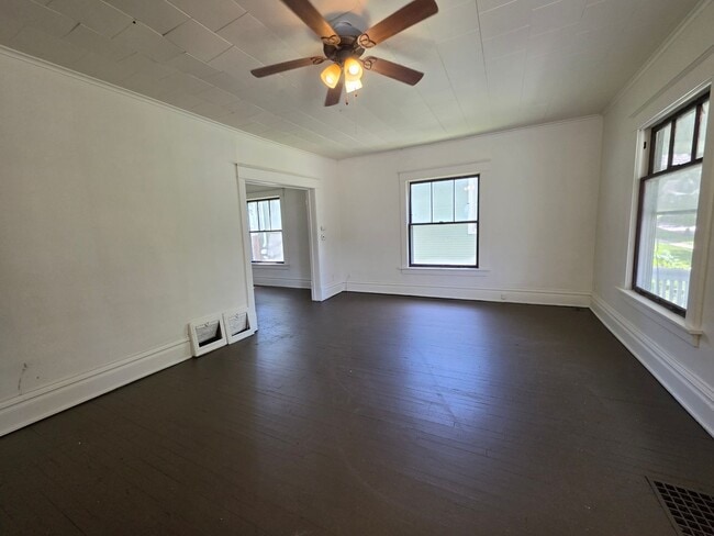 Foto del edificio - Spacious 2 bedroom cottage