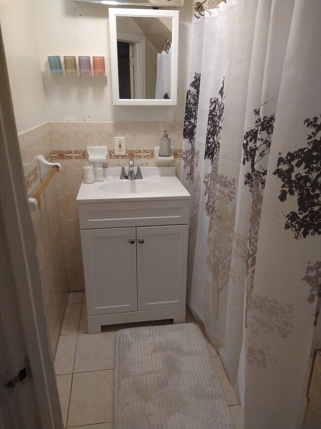 10438 48th Ave Unit room for rent, Corona, NY 11368 Apartments in Corona, NY