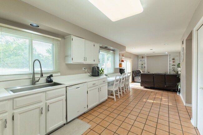 Foto del edificio - 520 Highland Grove Dr