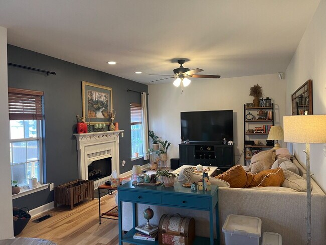 Building Photo - "Spacious 4-Bedroom Retreat with Modern Comforts on Settlers Way, Nashville!" Fenced Backyard!