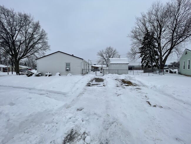 Building Photo - 4827 S Camden Dr