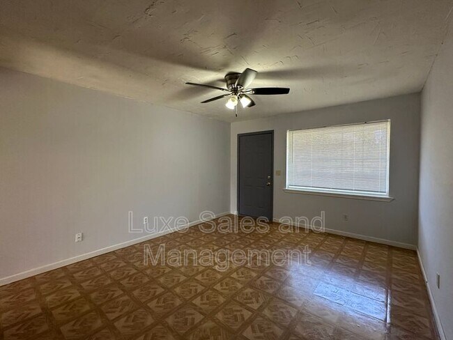 Foto del edificio - 9532 McIntosh Ave