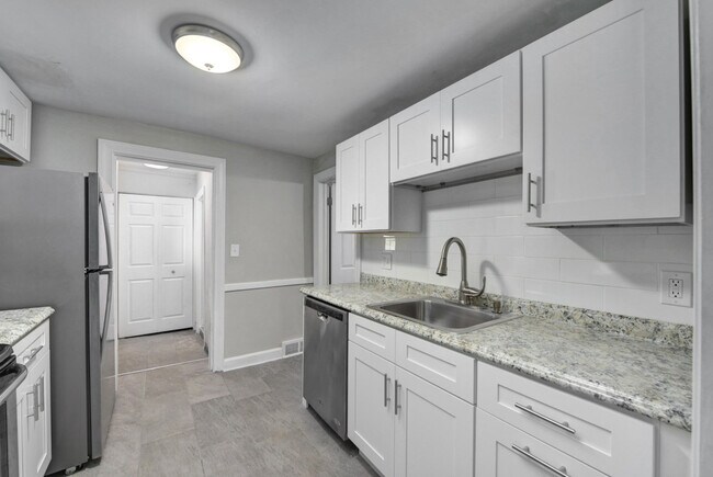 Building Photo - 1135 Mayfield Ridge