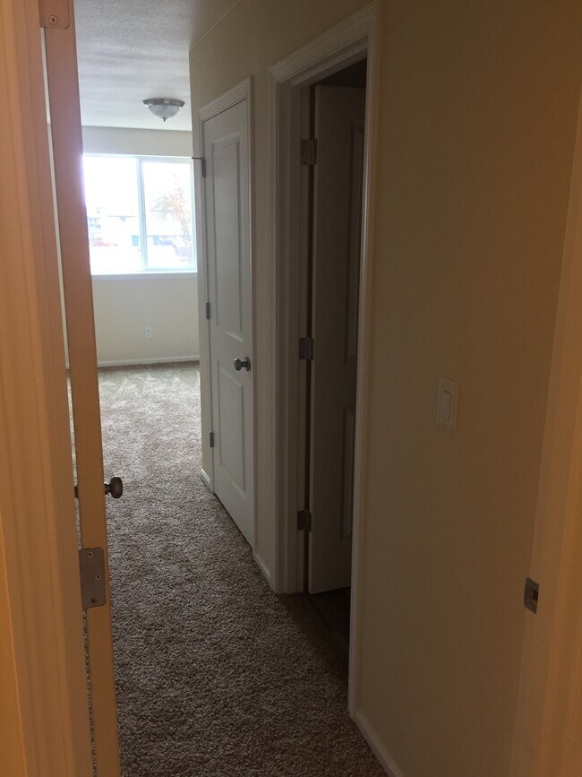Private master with small walk in closet - 4126 Camellia St