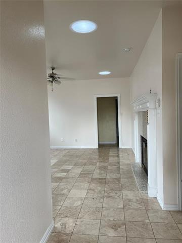 Building Photo - 14044 Esperanza Dr