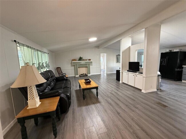 Foto del edificio - 7740 Pretty Lake Rd