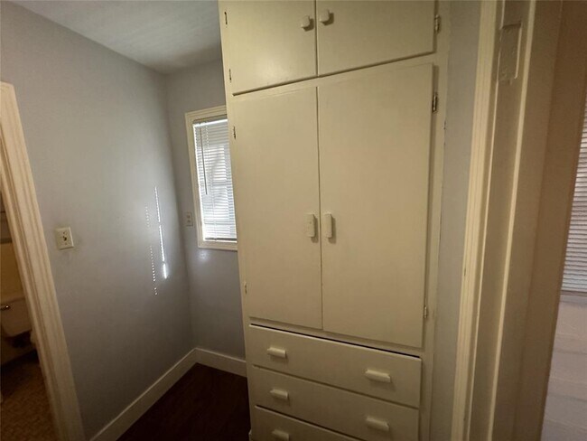 Foto del edificio - 1009 W 25th St
