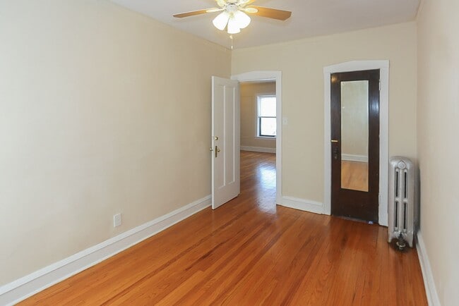 Building Photo - 4604 N Winchester Ave
