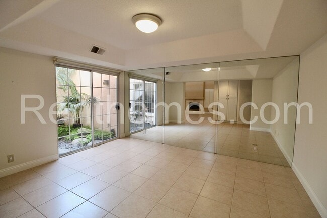 Building Photo - 11858 Caminito Corriente