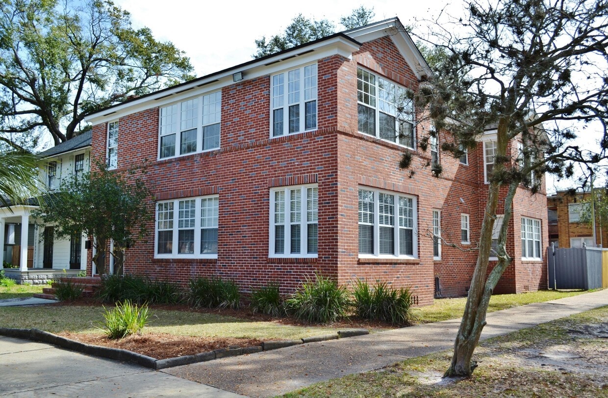 Primary Photo - 2264 Myra St