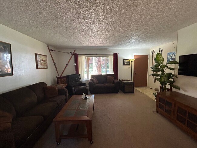 Building Photo - Great Location!  Furnished Condo off Ski Run Blvd - 6 month lease