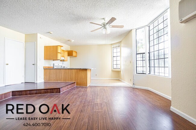 Foto del edificio - Gorgeous Completely Remodeled Spacious Fro...