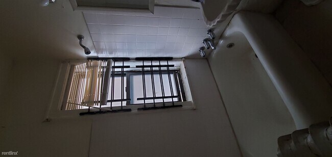 Foto del edificio - Studio, 1 bath  - 7106 S Ridgeland Ave