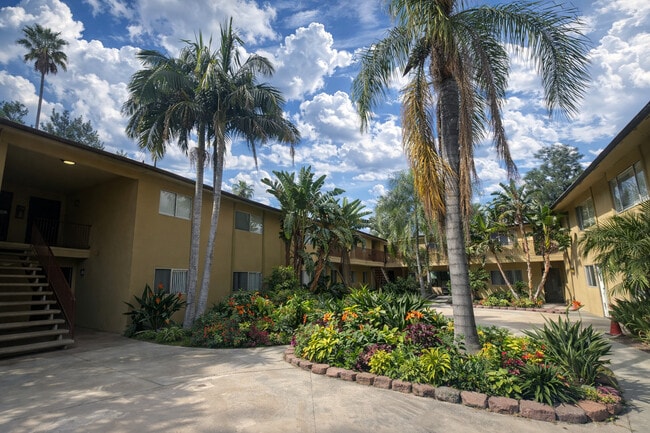 Building Photo - Palm Vista