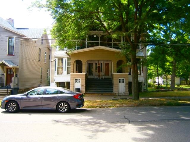 Foto principal - 369 W Clinton St