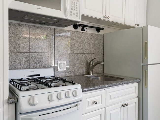 Building Photo - 1911 Church St