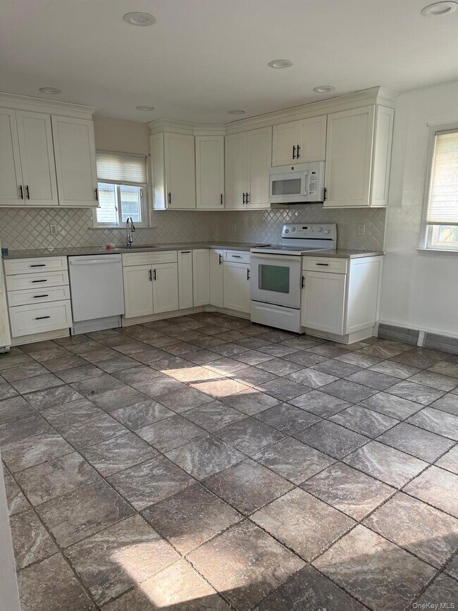 Foto del edificio - 35 Auborn Ave